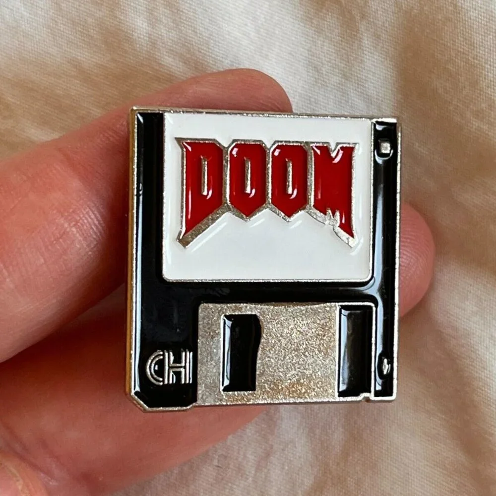 RETRO GAMING VINTAGE DOOM FLOPPY DISC OIL DRIPPED ENAMEL PIN  NWT - Picture 10 of 13